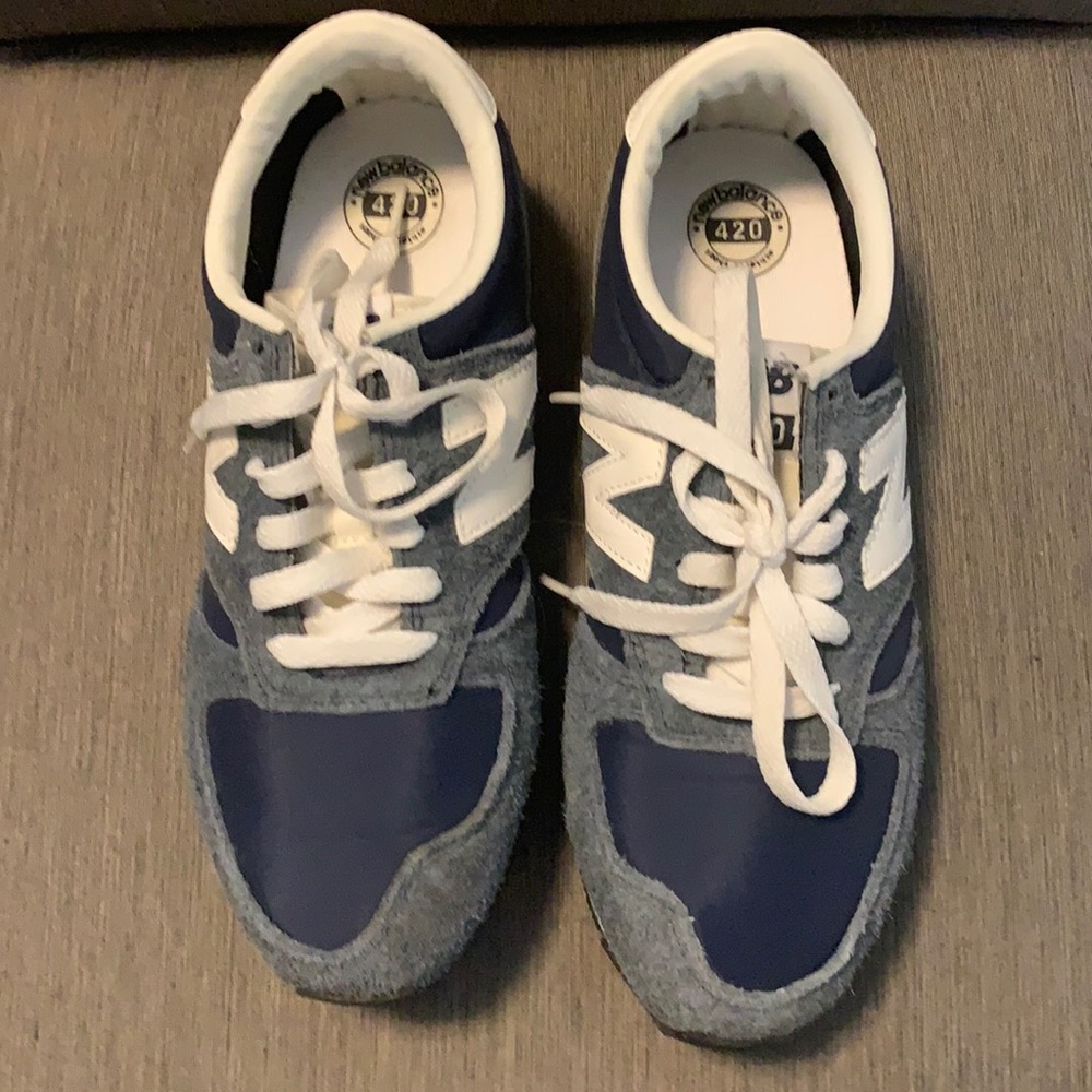 New Balance 420 Athletic Shoe - Size 8 - Like New